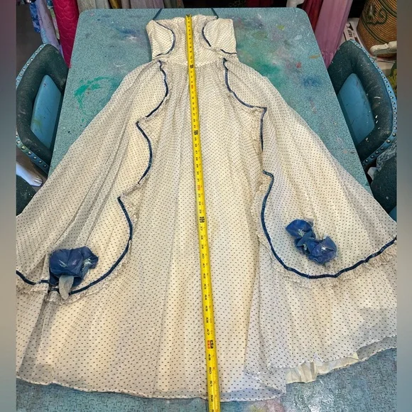 Queen of Shabby Chic Gown - Picture 6 of 16